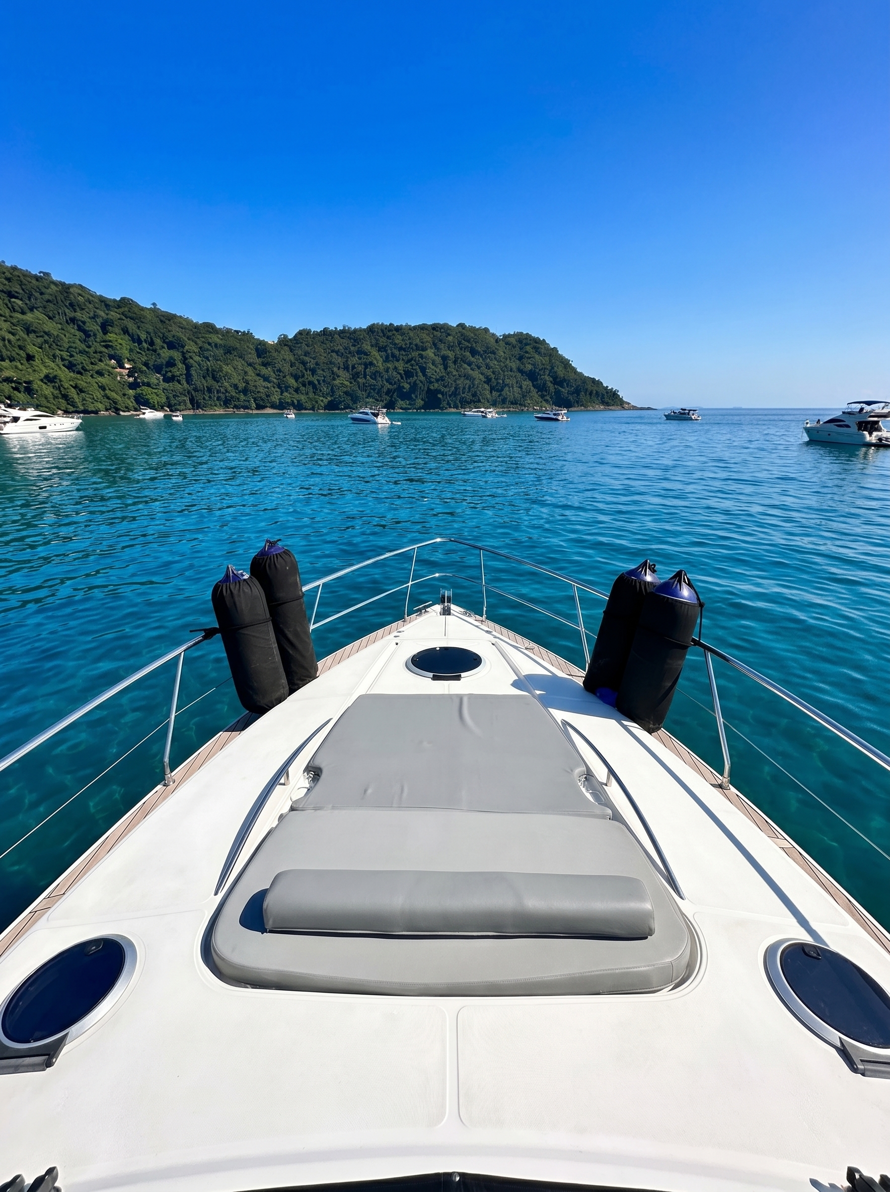 Solário de proa da Phantom 500 Fly